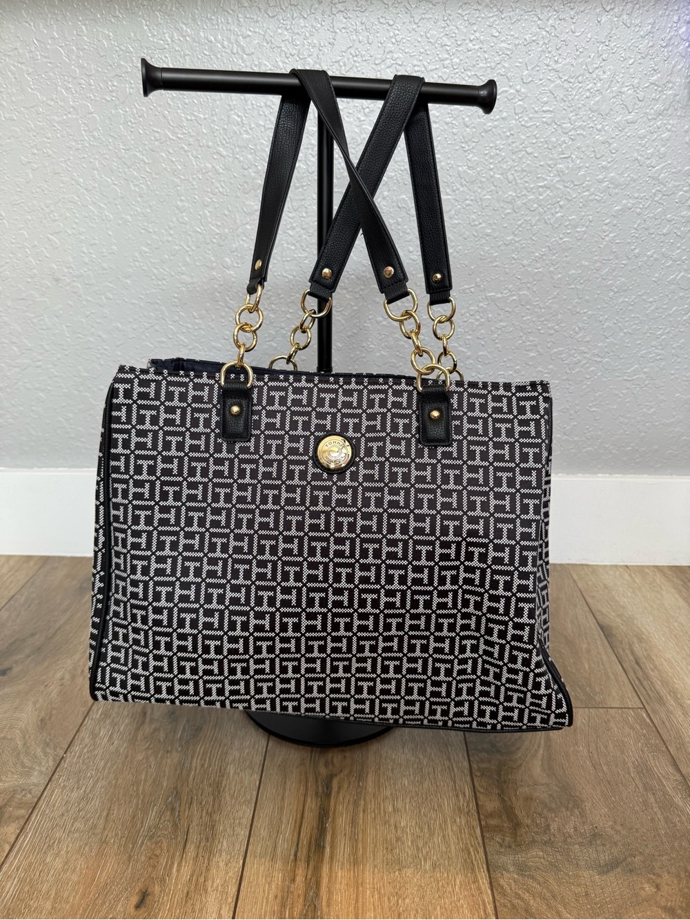 Tommy Hilfiger monogram tote bag in black & white with gold chain straps 🖤✨